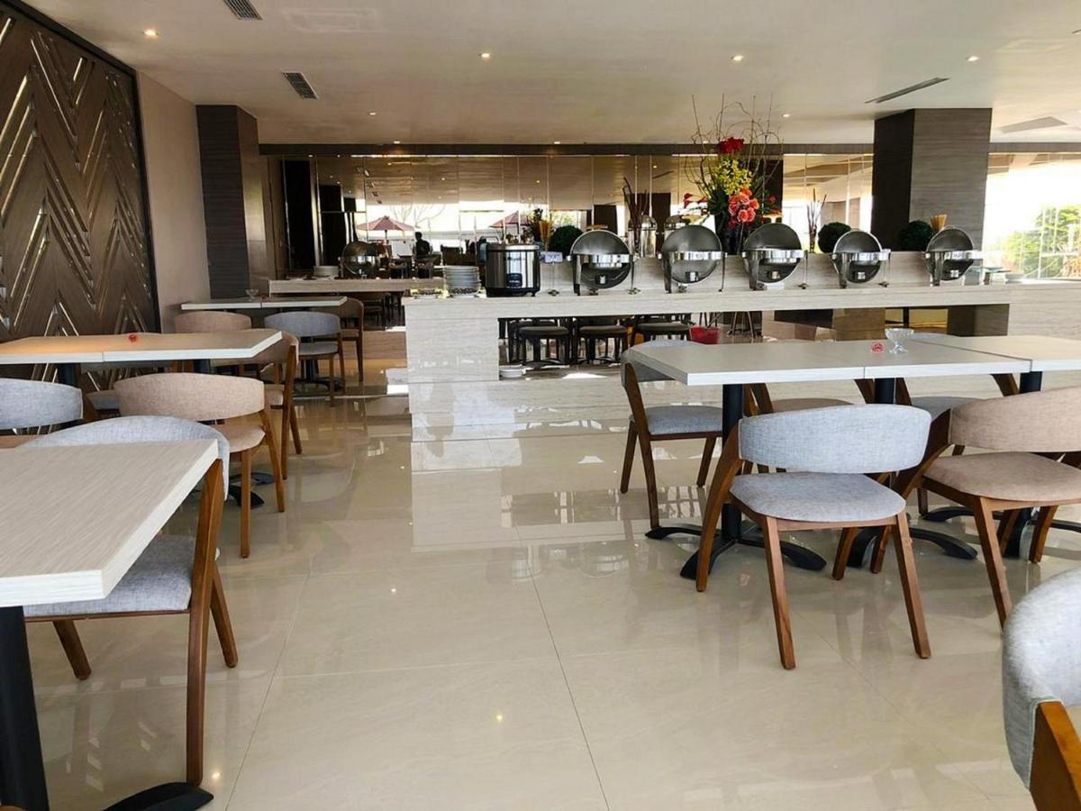 Zenith Premiere Hotel Baubau Exterior foto