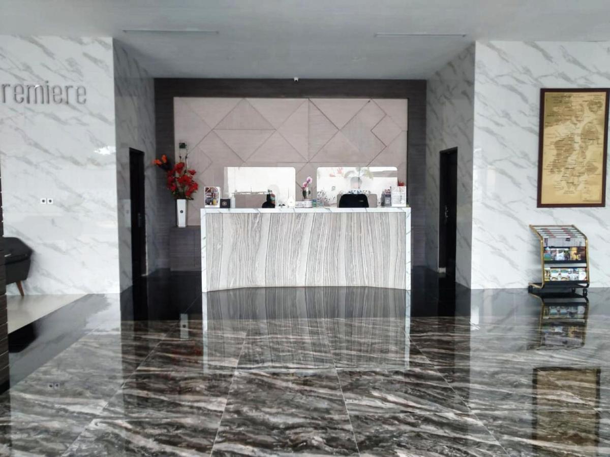 Zenith Premiere Hotel Baubau Exterior foto
