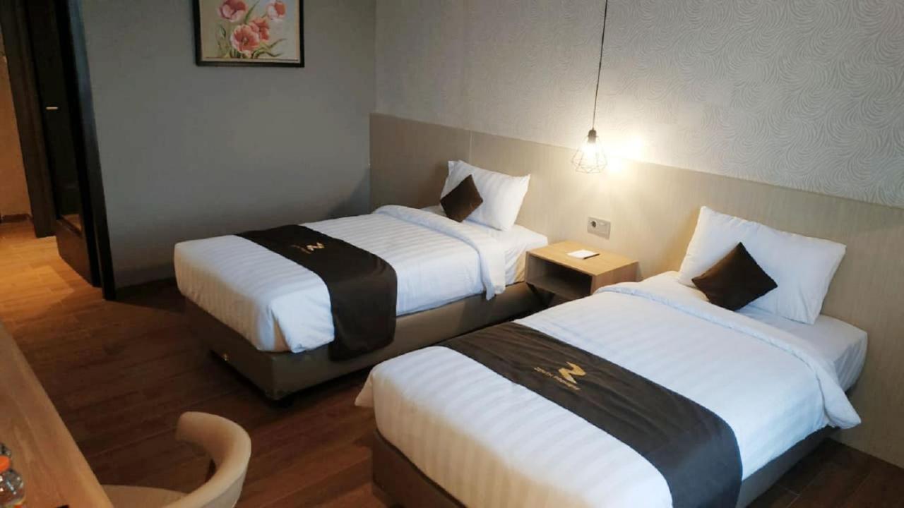 Zenith Premiere Hotel Baubau Exterior foto